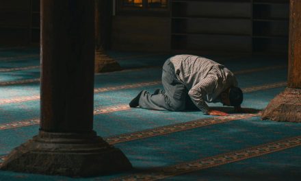 Jangan Lewatkan Sholat Taubat Sebelum Puasa, Ini Panduannya