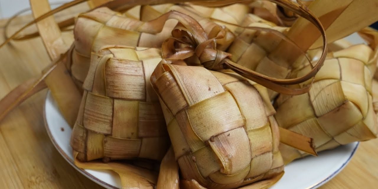 Cara Mudah Membuat Ketupat Enak, Gurih, Dan Tidak Cepat Basi