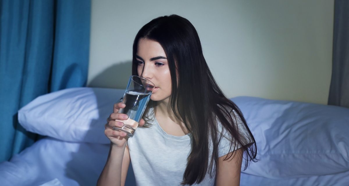 Manfaat Minum Air Putih Di Malam Hari Ternyata Sangat Bagus!