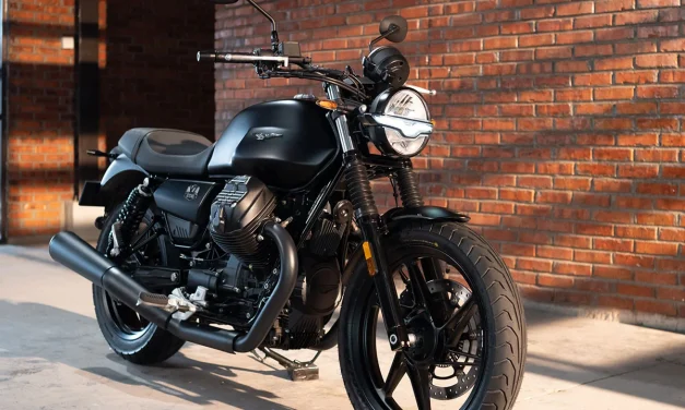 Moto Guzzi V7 Stone, Bergaya Retro Dengan Performa Tinggi