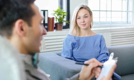 Psikolog Memiliki Peran Dalam Mengatasi Kesehatan Mental