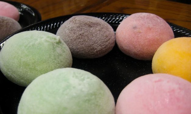 Giant Mochi Viral! Dessert Kenyal Jumbo Yang Bikin Ketagihan